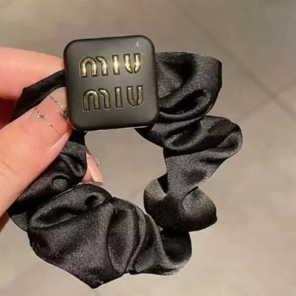 Women's Logo silky scrunchie - Picture 1 of 4